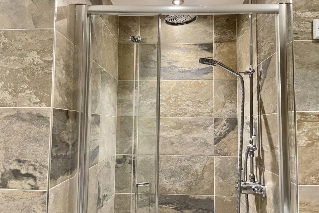 Lavender Apartment - Spacious Apartment Close To The Beach Deal Εξωτερικό φωτογραφία